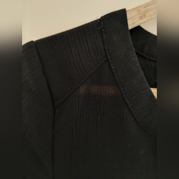 Candie's semi-sheer black adjustable sleeve tunic size xs, textured, relaxed fit - Picture 7 of 9